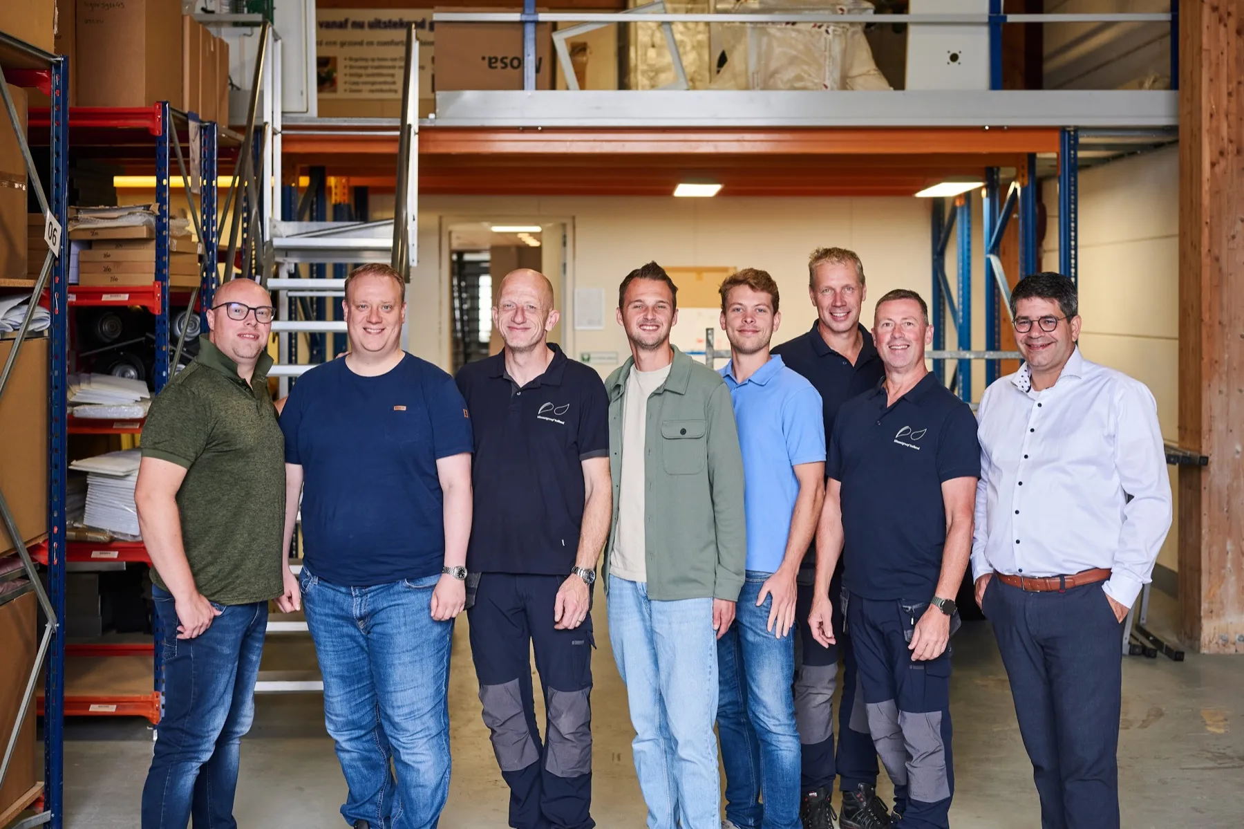 Het team van Klimaatgroep Holland in het magazijn